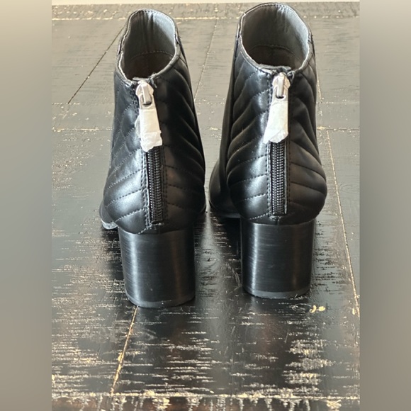NEW Adrienne Vittadini Theo black leather ankle bootie 8.5 - Picture 3 of 7